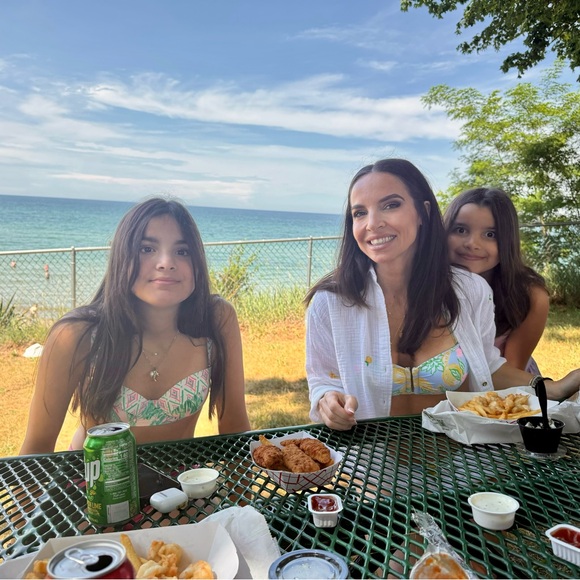 Meet your Posher, Amanda - Picture 3 of 7